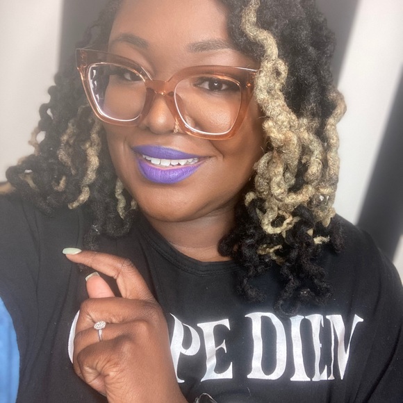 Meet your Posher, Lasondra - Picture 2 of 2